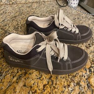 Simple Sneakers size 8.5